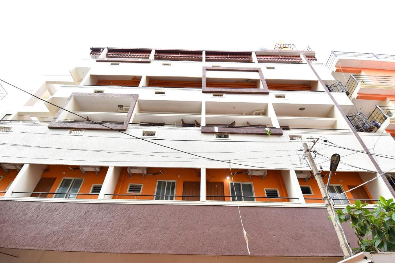 Oyo 44065 Sri Krishna Nilaya Hotel Bengaluru Kültér fotó