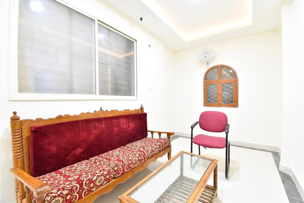 Oyo 44065 Sri Krishna Nilaya Hotel Bengaluru Kültér fotó